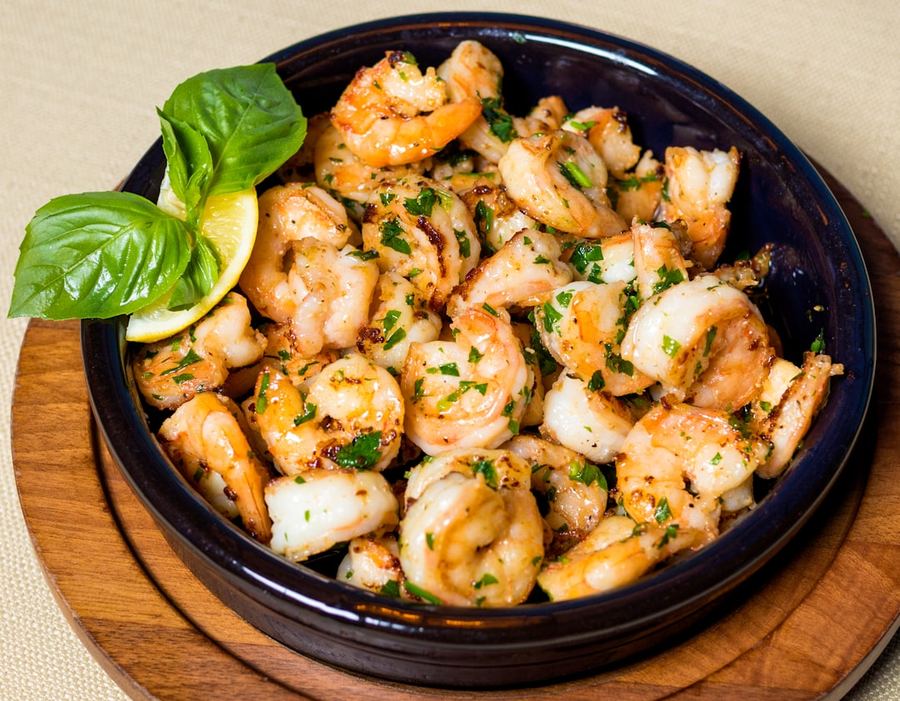 A garlic shrimp plate